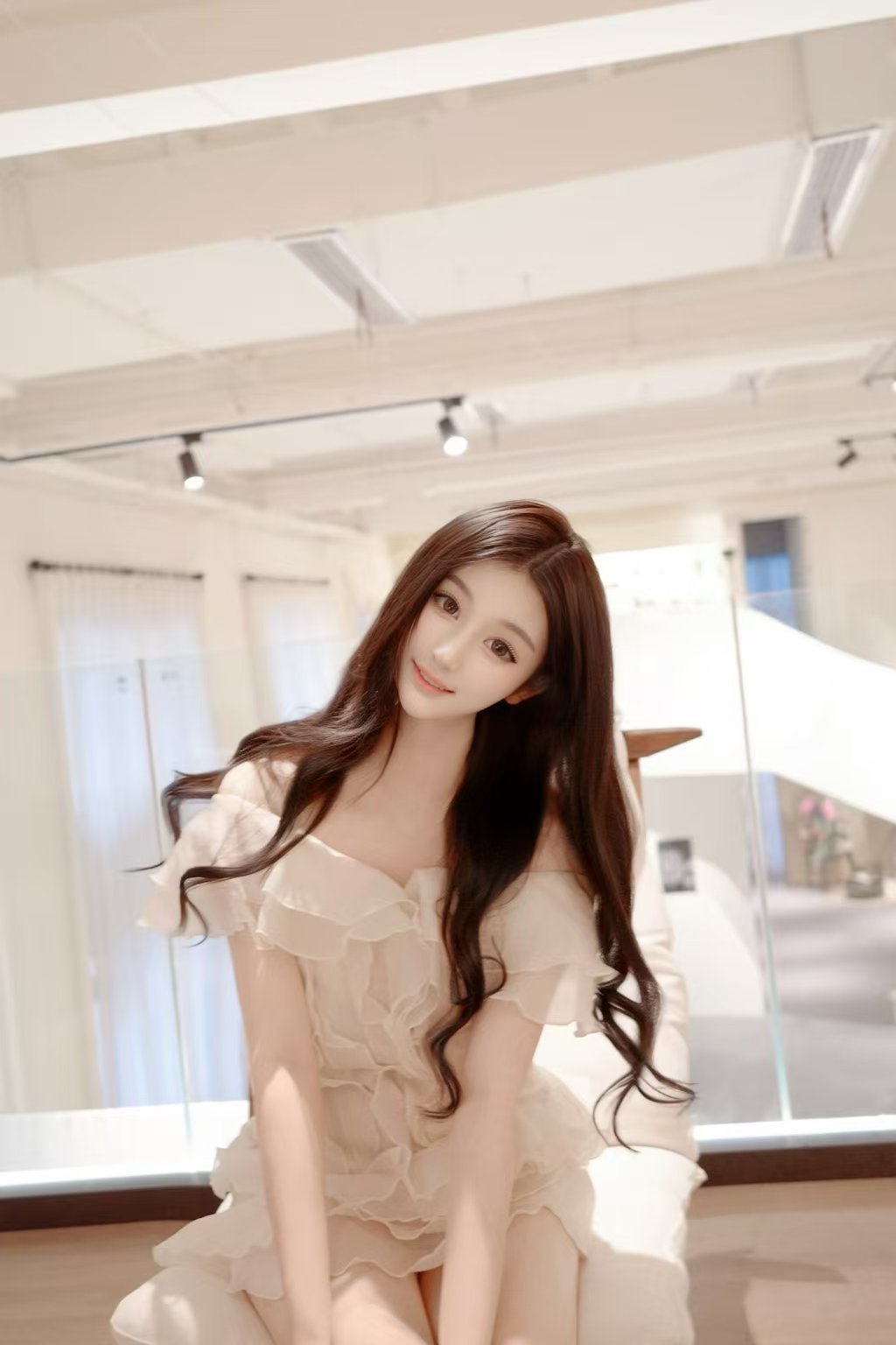 从“宁坐宝马哭”到“只想搞钱”：极端物质